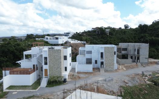 Villas de 4 habitaciones con vista al mar en una residencia central sobre la ciudad